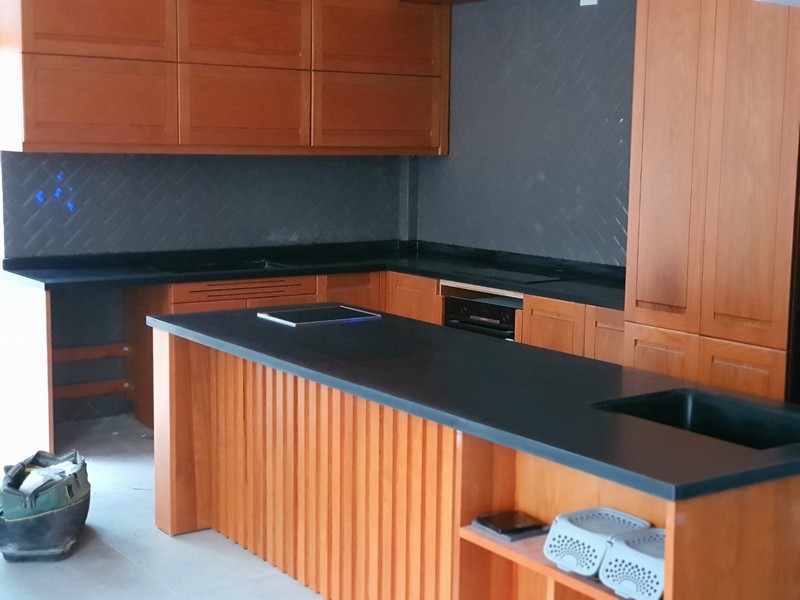 Gợi ý một số mẫu đá bếp màu đen sang trọng