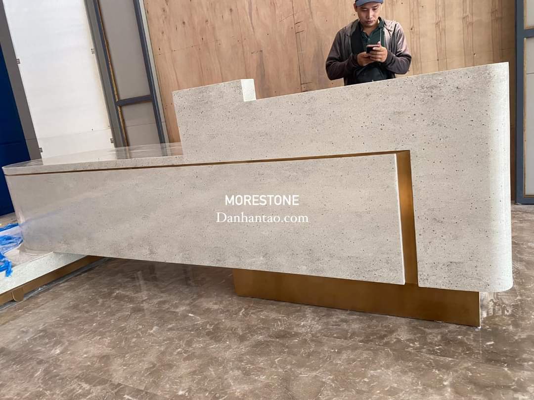 Quầy lễ tân solid surface kết hợp inox mạ pvd