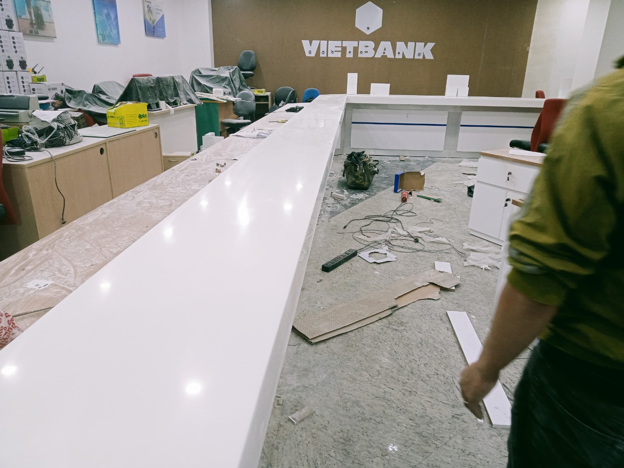 Morestone thi công quầy giao dịch ngân hàng