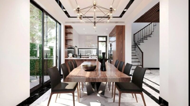 Để tạo nên vẻ đẹp tổng thể trong ý tưởng bố trí không gian phòng ăn biệt thự Vinhomes Imperia Hải Phòng, việc sử dụng và trang trí vật liệu lát nền lại càng được chú ý. Sử dụng chút nghệ thuật sắp đặt như trong mẫu thiết kế trên đây, đá hoa cương được bao bọc xung quanh bởi khung viền đá đen như thể hiện ranh giới rõ ràng của phòng ăn, ngước lên trên, bạn có thể thấy nét đẹp này được thể hiện đồng bộ khi trần thạch cao được tô điểm thêm đường viền vuông vắn phối cùng đèn âm tường tạo vẻ đẹp độc đáo cho không gian bếp.