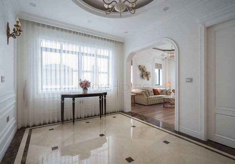 Việc thi công sảnh chờ ở không gian đầu tiên dẫn đến phòng khách biệt thự Imperia Hải Phòng đã hoàn thành.