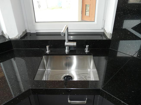 Đá ốp bếp màu đen Đá ốp bếp màu đen