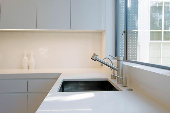Chia sẻ kinh nghiệm sử dụng ốp đá cho góc bếp nhà bạn