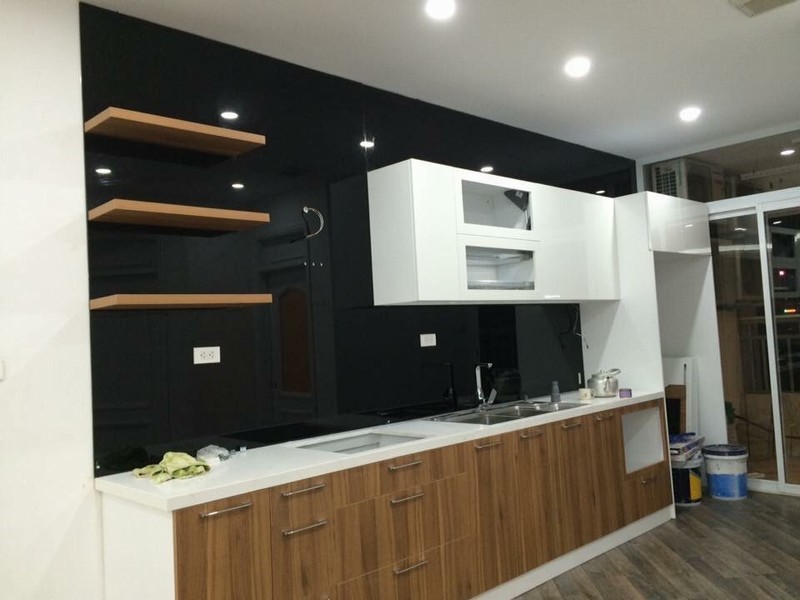 đá ốp bếp màu đen